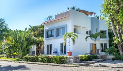 Luxury Beach Villa Ideal for a Multi-Family Stay in Playacar – 4BR – 2 Families 住宿飯店