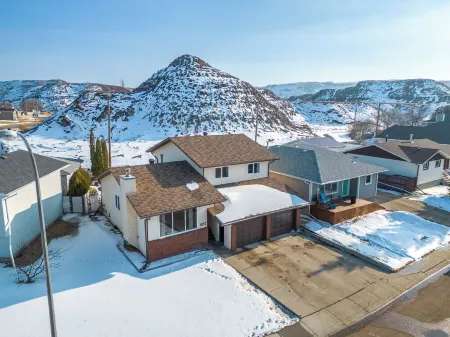 Casa Luz / Hot Tub / BBQ Отели в г. Драмеллер