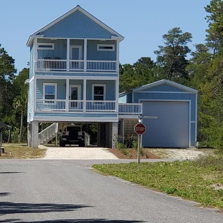 Close to beach,town and boat launch