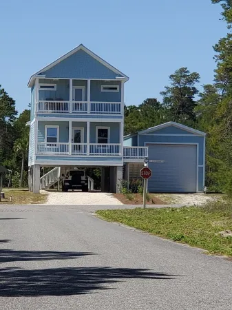 Close to beach,town and boat launch