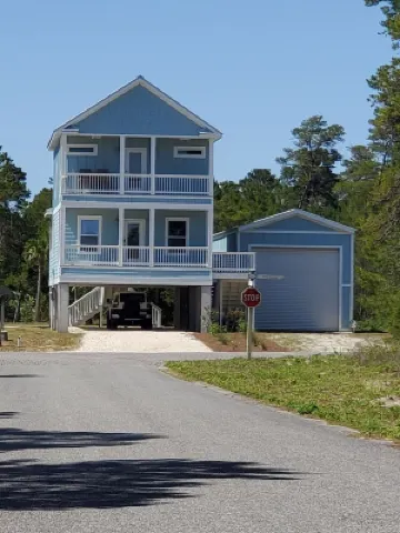 Close to beach,town and boat launch