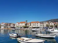 Own Private Garden+100 Mtrs To Beach, Bars & Shops Các khách sạn ở Kastel Stari