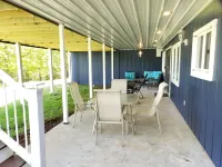 Lakefront - Gentle Slope to Water - Sleeps 18
