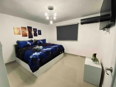 House of Galaxy with hot tub and super close to the airport Hotels in der Nähe von Sunglass Hut