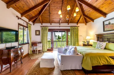 Oceanfront, On Golf Course, Next to Beach, heated pool & hot tub, fully staffed Hotels in 