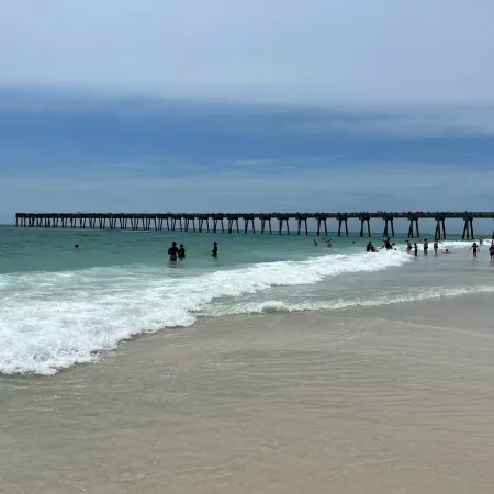 Coastal Getaway near Pensacola beach, Downtown & NAS + walk to bayou & marinas