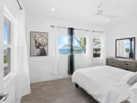 Cozy two-bedroom two bathroom on white sandy beach ファーマーズ・ヒルのホテル