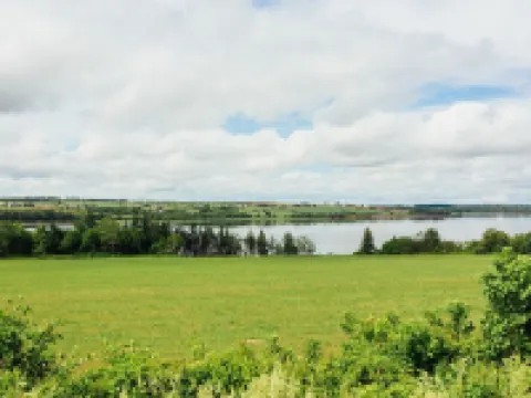 Unit 3 - Bay view cottage, near coffee shops, restaurants and beach Hotels in Kings County