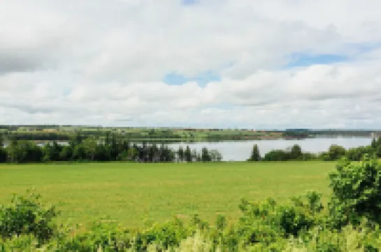 Unit 3 - Bay view cottage, near coffee shops, restaurants and beach Hotels in Kings County