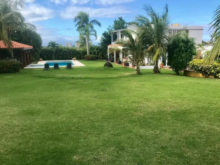 NEW! AMAZING  HOME RAINFOREST AND LUQUILLO BEACH 16 GUESTS