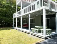 Vacation home In Pocono mountains,community.private hot-tub,indoor &outdoor pool