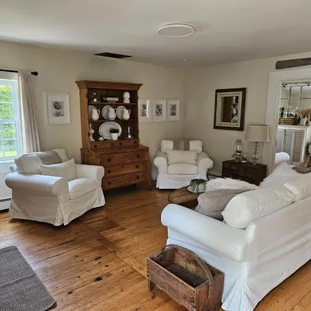 Cozy Cape Located In The Beautiful Seaside Town of Mahone  Bay