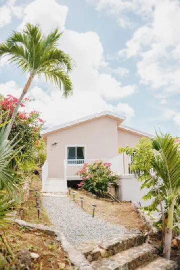 Cozy accommodations in a great location.  호텔