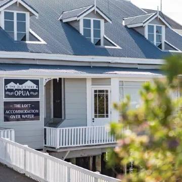 The Loft Overwater, Bay of Islands, NZ Отели в г. Опуа