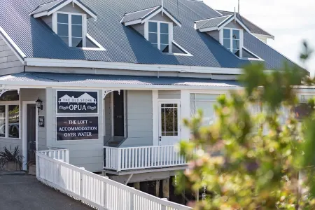 The Loft Overwater, Bay of Islands, NZ Отели в г. Опуа