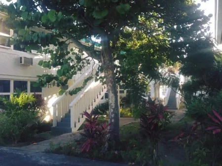 Cozy Garden Unit in Lucaya area is a 2 minute walk to the spectacular beach.