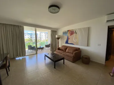2bd/2ba Ocean View Beach Condo - Resort Style Residence โรงแรมใน