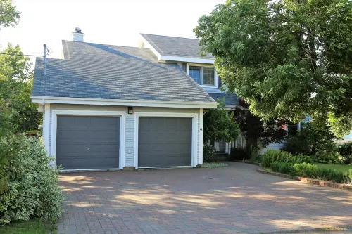 Golfers and Beach Goers Look No Further *(New Hot Tub)*
