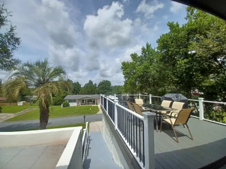 Cozy and Beautiful Home. When booking 1 week or more ask about our discount. Отели в г. Беверли-Хилс