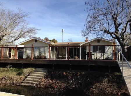 2 bedroom house with a 500 sf private dock with swimming ladder, Finnish sauna