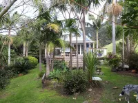 Hamptons Coastal Cottage 2mins from beaches, huge deck