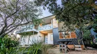 Holiday house right on Mollymook beach