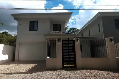 Modern Family Home, Private Pool, Walk to Beach!
