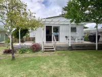 Quiet little batch just 5min walk from shops