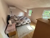 Charming 3-bedroom farmhouse in Rock Stream including vineyard and winery tour. Hotels in Starkey