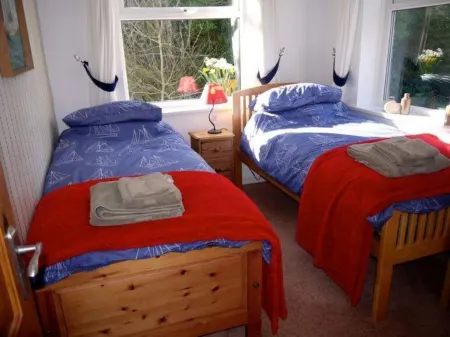 Jimmers Loft@Cadgwith Cove-Beautiful Sea Views