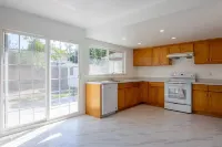 Beautiful family hotel,1 room:5-10minutes walk to market,restaurant,Bart station Hotels in Union City