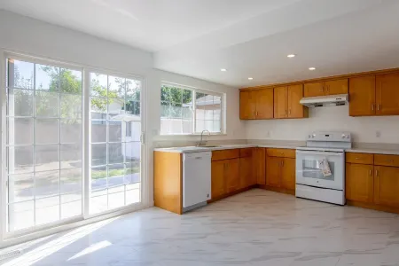 Beautiful family hotel,1 room:5-10minutes walk to market,restaurant,Bart station Отели рядом с достопримечательностью «Flight 93 Memorial»