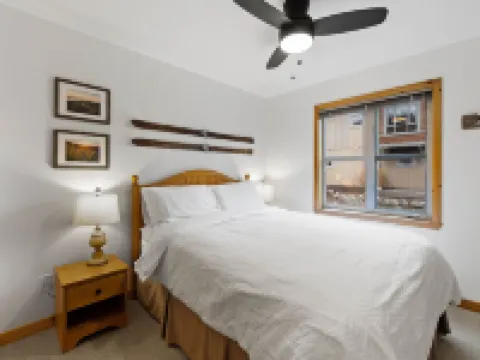 Central Location, Ski in/Ski Out, Private Hot Tub Hotels in Sun Peaks