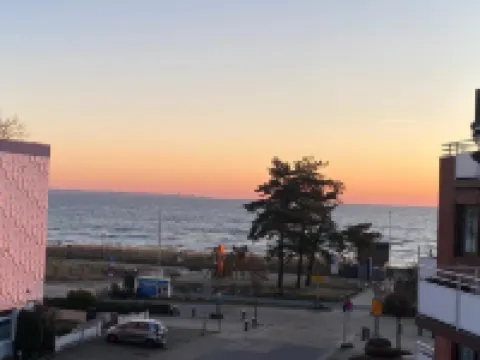 3 large rooms, 77 sqm, elevator, directly on the beach and in the center