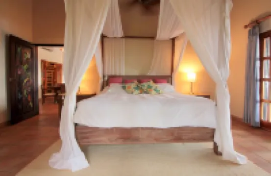 Exclusive 5 Bedroom Rainforest Retreat, Ocean/ Mountain View’s /sleeps 12