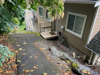 Quiet, cozy 1 bedroom suite, w/ separate entrance. Now with A/C! Hotels near Victoria International Airport