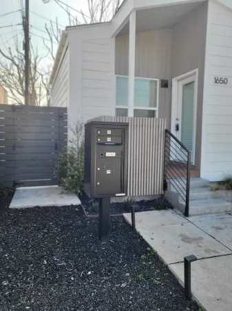 Adorable new home in the heart of LA close to Sofi stadium Отели рядом с достопримечательностью «Южный Лос-Анджелес»