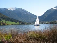 Comfortable, fully furnished apartment with mountain views for 4 people