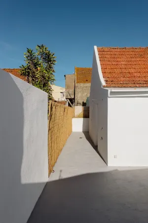 Beach, Surf and City - 1 bedroom villa Отели рядом со станцией Pragal