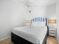 Charming 1-bedroom, beachfront condo in marvelous Longboat Key Hotels in Longboat Key