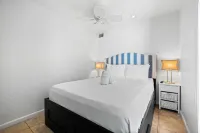 Charming 1-bedroom, beachfront condo in marvelous Longboat Key