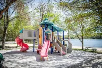 Antler Chalet - Sleeps 10, Hot tub, Gameroom ~ 4 minutes to Big Boulder!