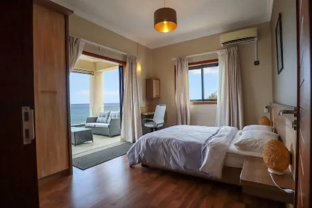 Apartment facing the Beach Отели в г. Флик ан Флак