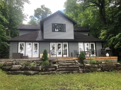 Pigeon Lake Luxury close to town of Bobcaygeon
