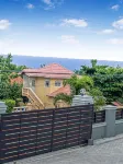 Stylishly Modern Apt° in Upscale Area ~with Private Beach & Pool Access