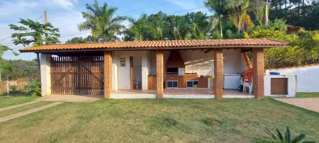 Chácara Recanto dos Pássaros 2 Отели в г. Майринки