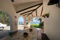 Villa Mary in Pula: exclusive location with private access to the beach Hotel di Perd'e Sali