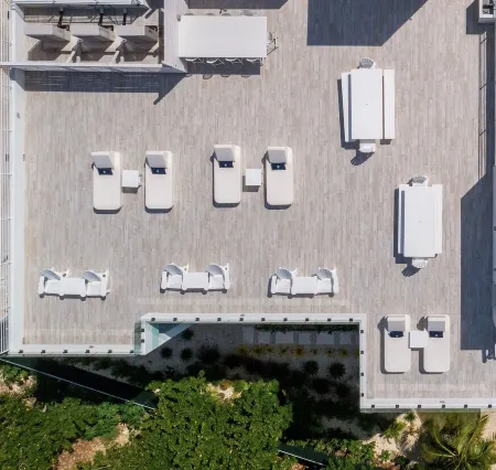 7 Mile Beach Penthouse with Private Beach Club. Ocean views from Roof Terrace.