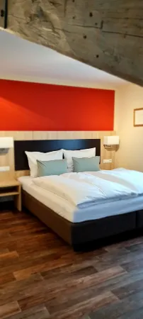 Hotel Pflug Отели в г. Шенкенцелль