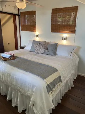 Just Peachy Private Pool Villa, Ford Bronco, Solar+Battery backup, near Cruz Bay Hotels in 